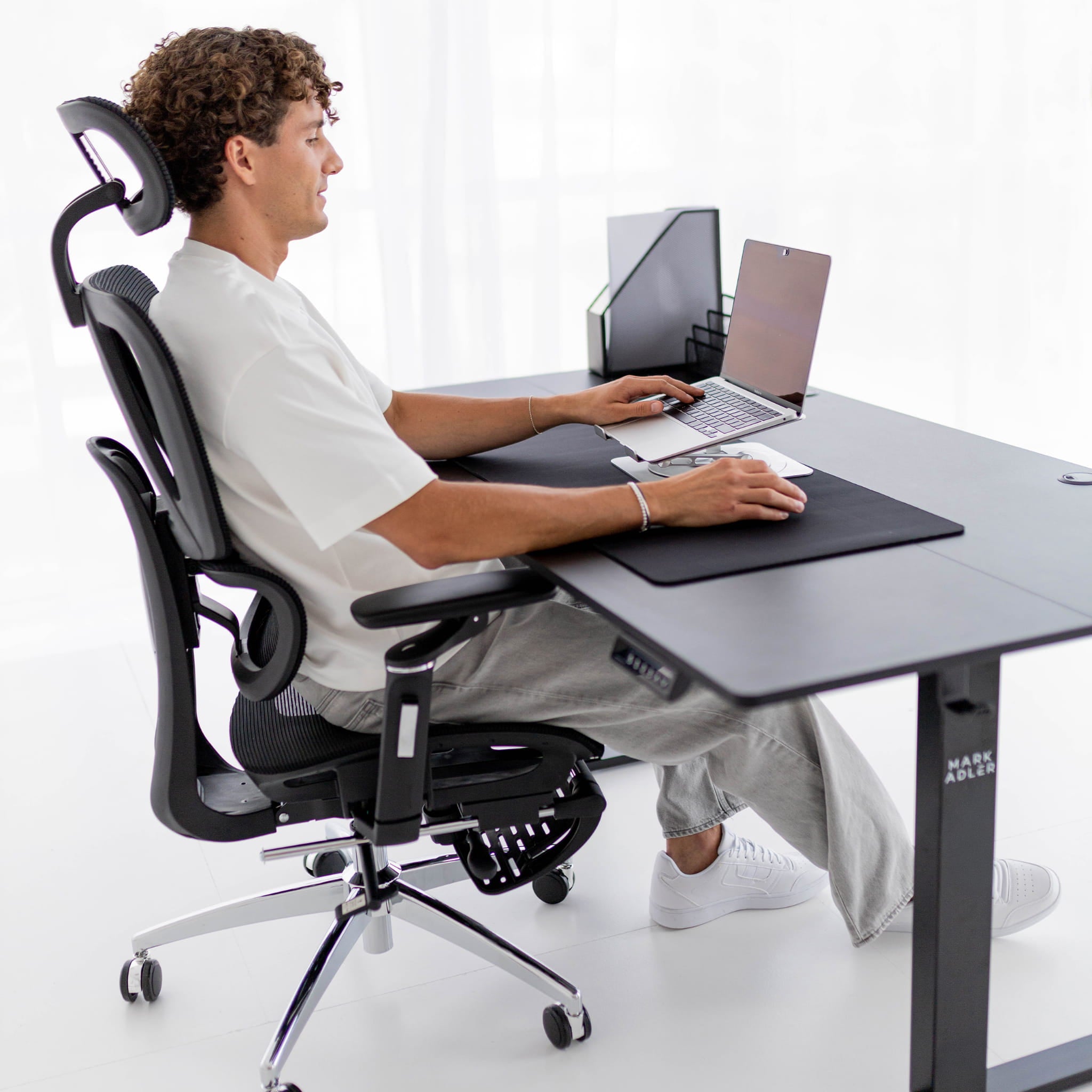 Biurko elektryczne Mark Adler Leader 7.6 Black 160 cm