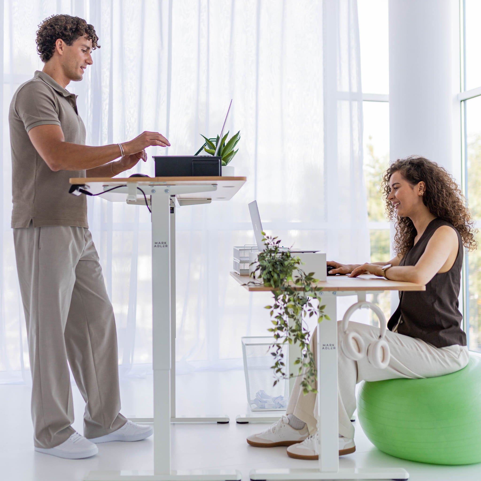 Biurko elektryczne Mark Adler Leader 7.0 White 120 cm